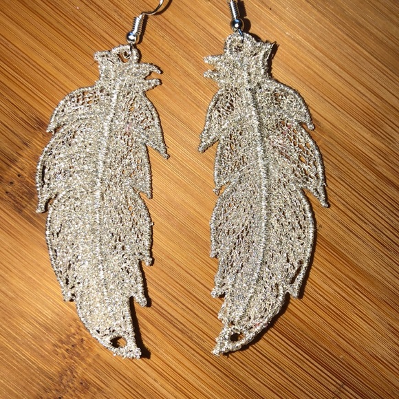 Embroidered Lace Feather Earrings - Picture 3 of 3